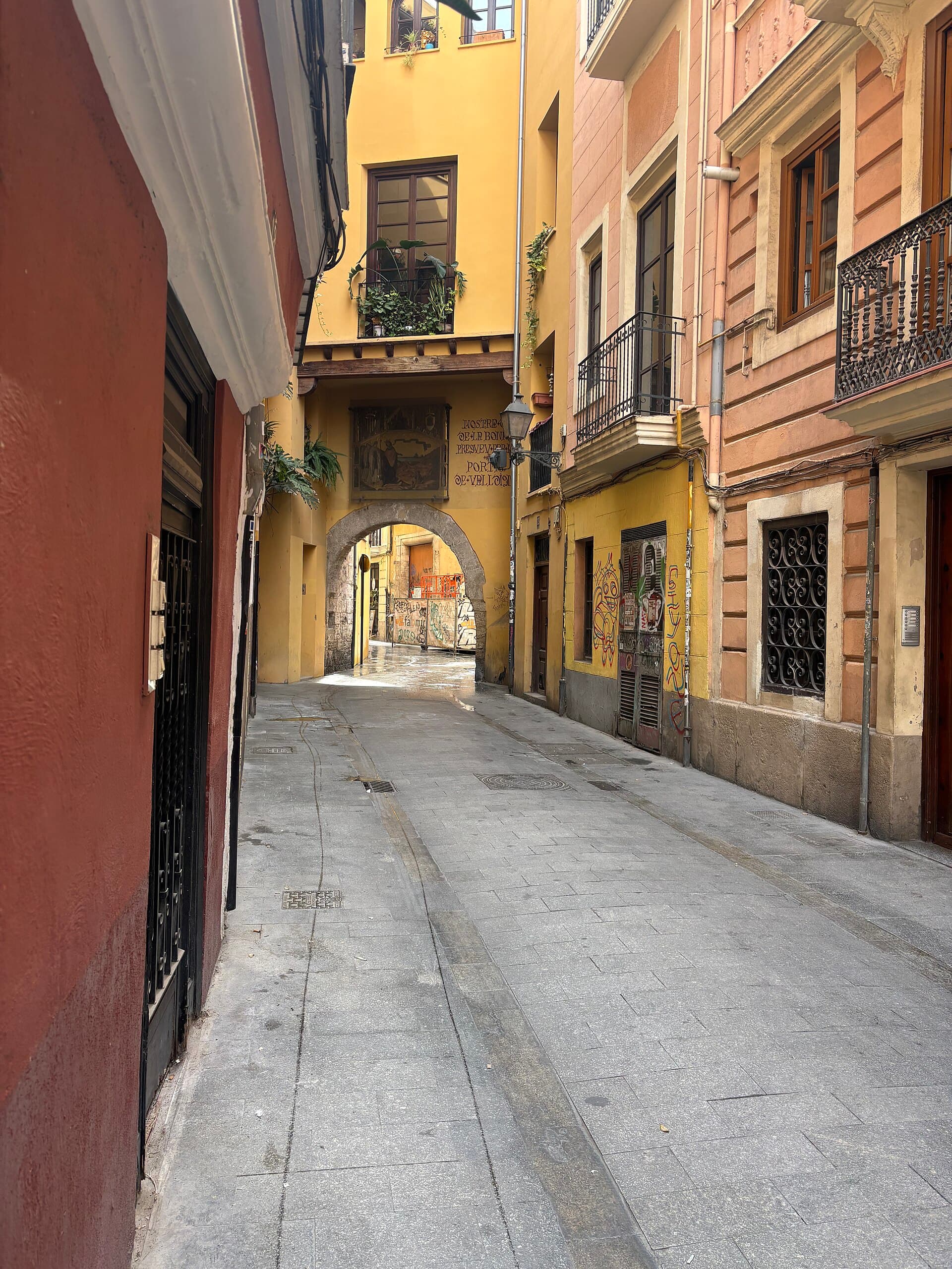 Portal de la Valldigna en el centro histórico de Valencia